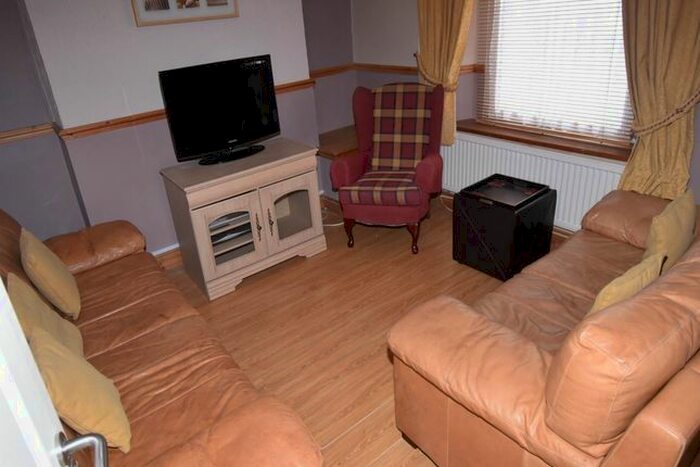 4 Bedroom Property To Rent In Western Street, Sandfields, City Centre, Swansea, SA1