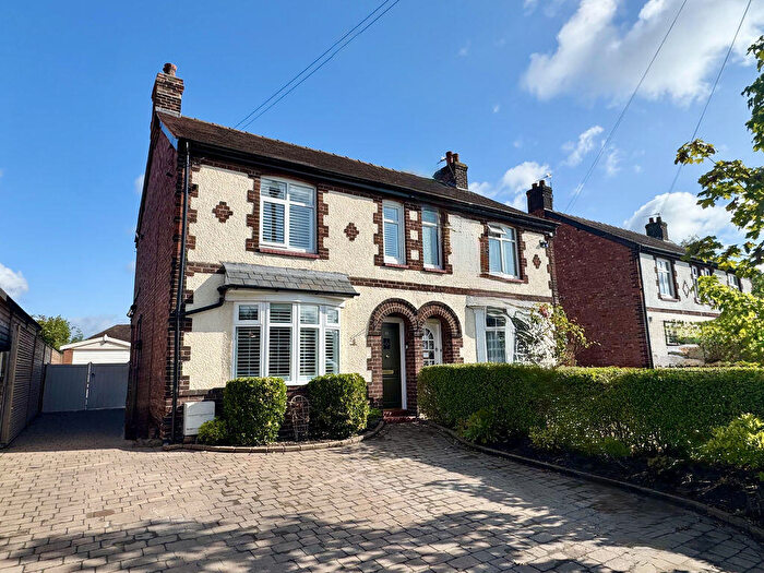 3 Bedroom Semi-Detached House For Sale In Macclesfield Road, Holmes Chapel., CW4