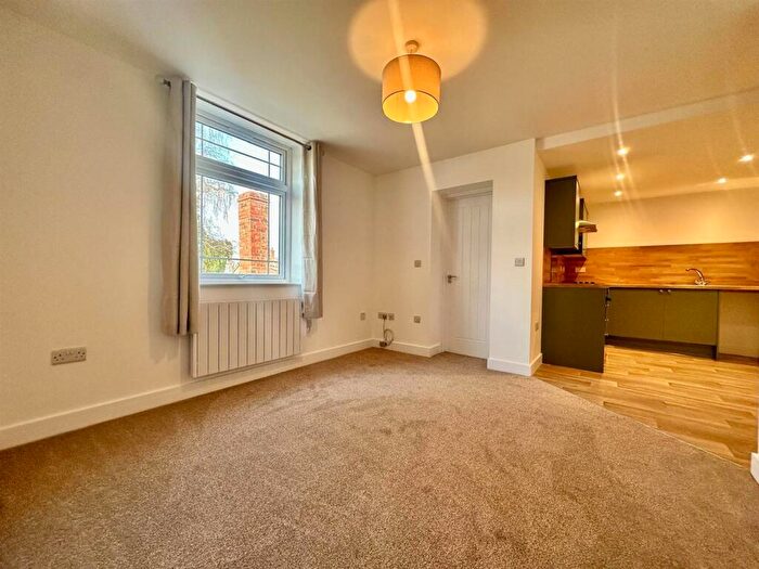 2 Bedroom Flat To Rent In The New Cut, Cullompton, EX15