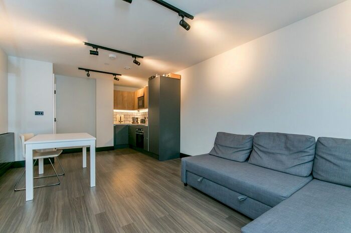 2 Bedroom Flat To Rent In Tower Bridge Road, London, SE1