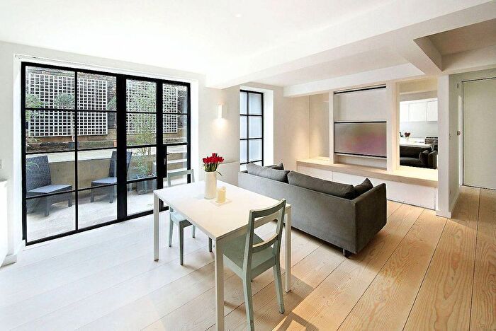 2 Bedroom Flat To Rent In Wicklow Street, King's Cross, London, WC1X