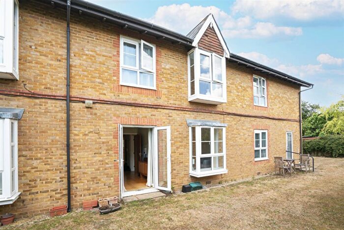 2 Bedroom Flat For Sale In Old School Close, Merton Park, SW19