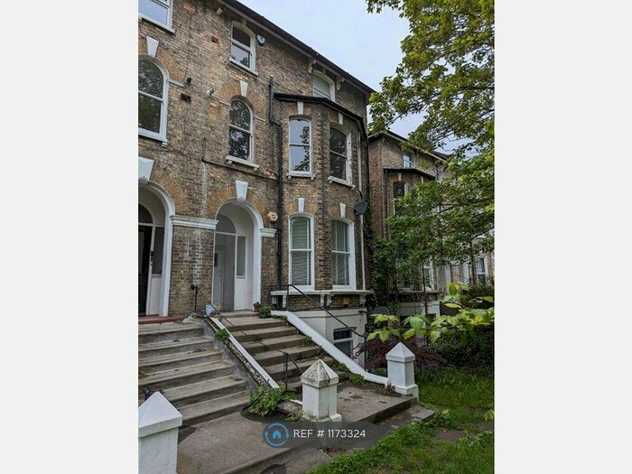 2 Bedroom Flat To Rent In Burnt Ash Hill, London, SE12