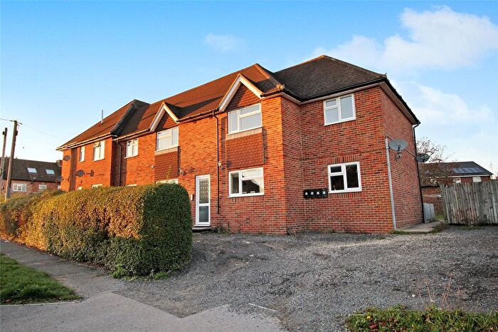 2 Bedroom Maisonette To Rent In Edward Road, Alton, Hampshire, GU34