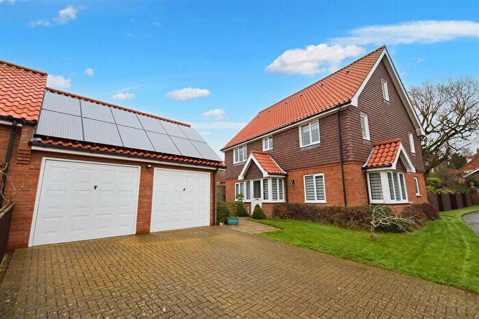 5 Bedroom Detached House For Sale In Trentham Drive, Holt Road, Sheringham, NR26