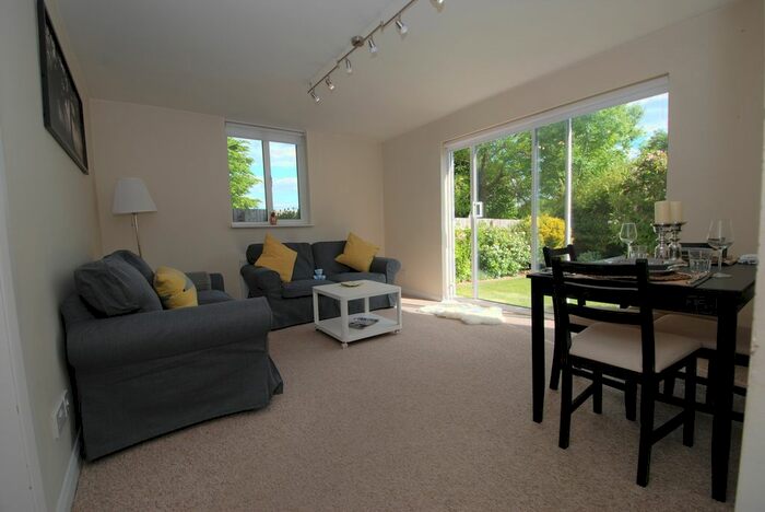 1 Bedroom Flat To Rent In Heatherset Gardens, London, SW16