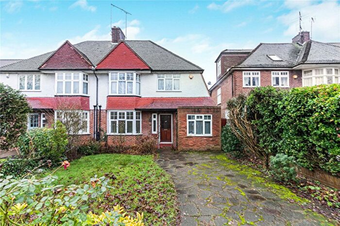 4 Bedroom Semi Detached House For Sale In Kent Avenue, London, W13