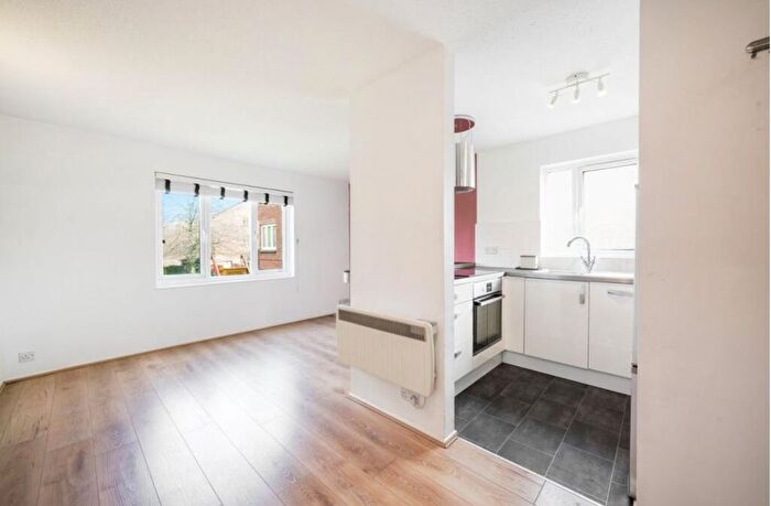 1 Bedroom Flat To Rent In Anthony Road, London, SE25