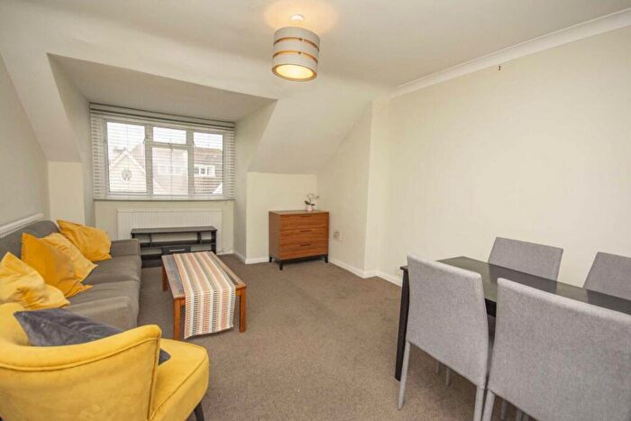 2 Bedroom Flat To Rent In Portsdown Avenue, London, NW11