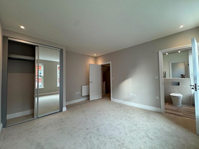 2 Bedroom Apartment To Rent In West Street, Maidenhead, Berkshire, SL6