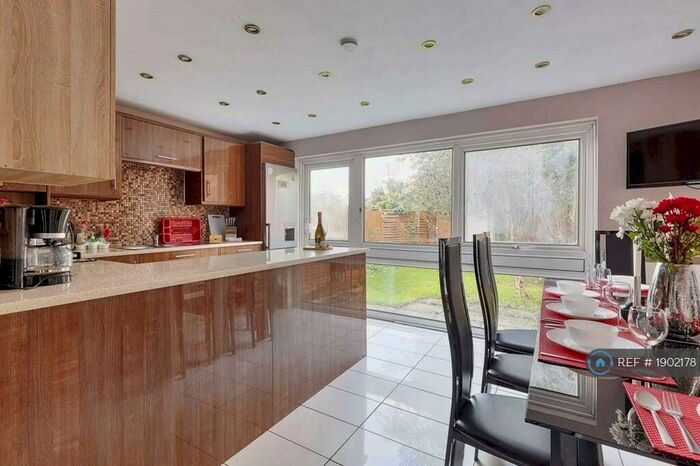 3 Bedroom Semi-Detached House To Rent In Vale Road, Windsor, SL4