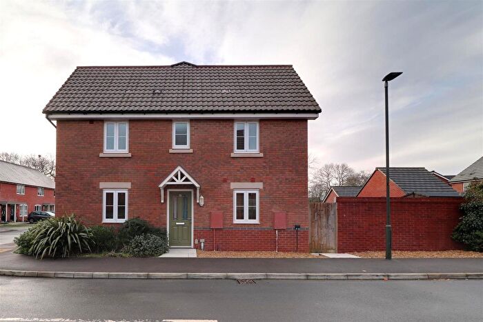 3 Bedroom Semi-Detached House For Sale In Maurice Shill Close, Great Oldbury, Stonehouse, GL10