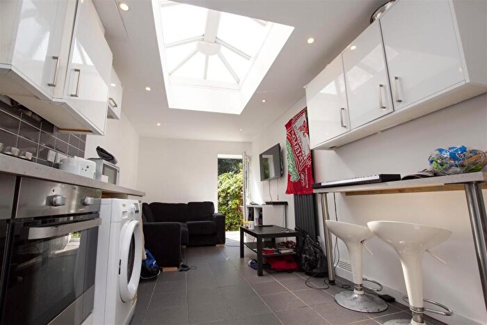 6 Bedroom House To Rent In Dawlish Road, Birmingham, West Midlands, B29