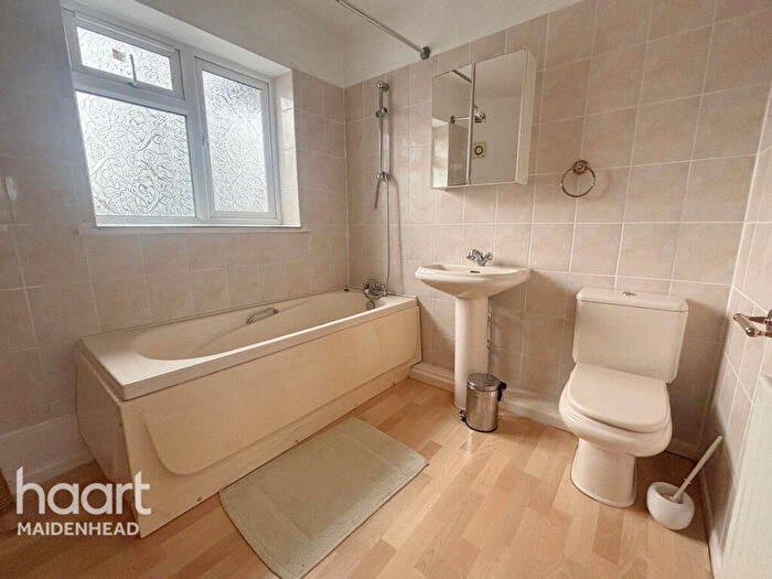 1 Bedroom Apartment To Rent In Blackamoor Lane, Maidenhead, SL6