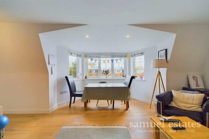 2 Bedroom Flat To Rent In Orchard Court, Worcester Park, KT4