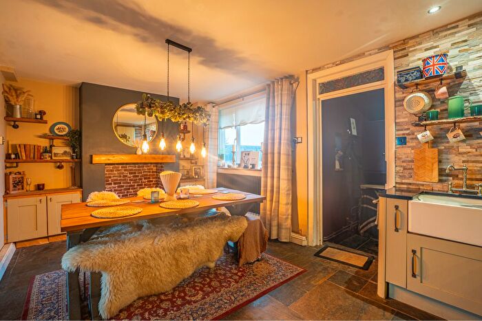 3 Bedroom Semi-Detached House For Sale In Highgate, Balne, North Yorkshire, DN14