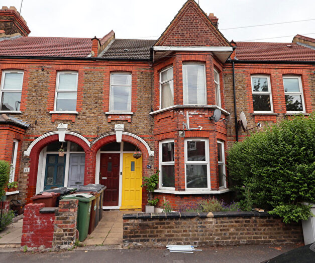 2 Bedroom Flat To Rent In Kettlebaston Road, Leyton, London, E10
