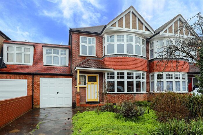 5 Bedroom Property For Sale In Croft Gardens, Ruislip, HA4