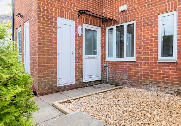 1 Bedroom Flat To Rent In Bevelwood Gardens, High Wycombe, HP12