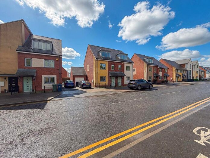 3 Bedroom Town House For Sale In Armstrong Road, The Rise, Newcastle Upon Tyne, NE15