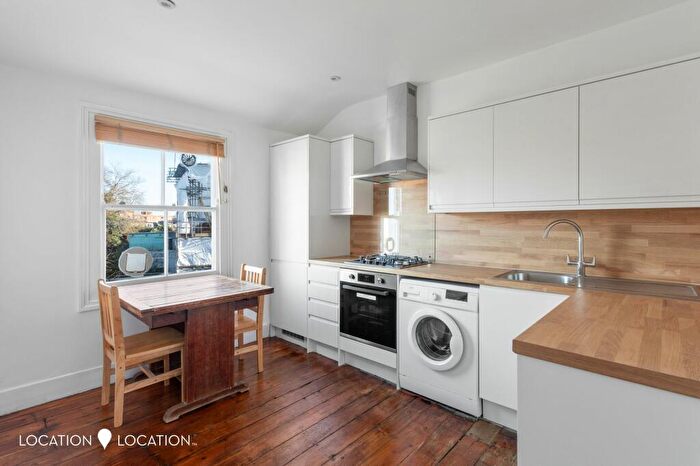 2 Bedroom Apartment To Rent In Cranwich Road, London, N16