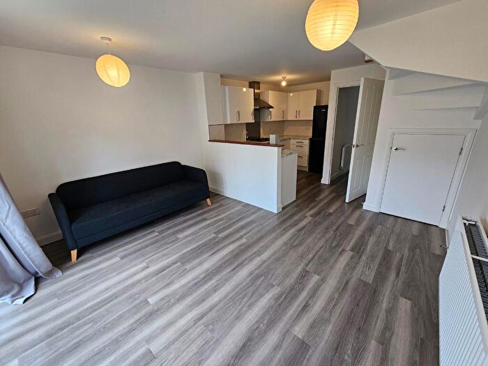 3 Bedroom Semi-Detached House To Rent In Lebanon Road, Croydon, London, CR0