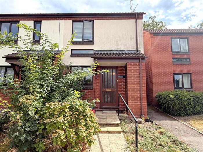 2 Bedroom End Of Terrace House For Sale In Spring Pool, Warwick, CV34