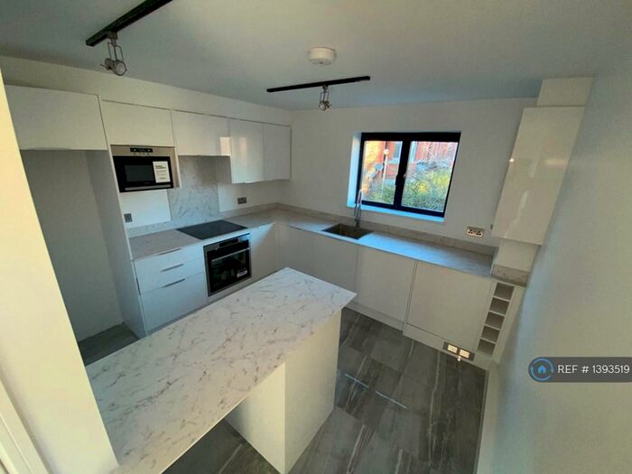 1 Bedroom Flat To Rent In Mayford Close, London, SW12