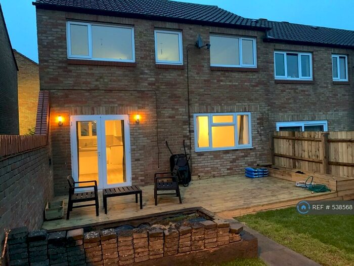 3 Bedroom Terraced House To Rent In The Wharfe, Bedford, MK41