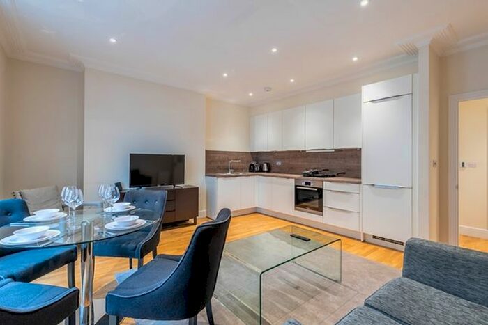 2 Bedroom Flat To Rent In Hamlet Gardens, Ravenscourt Park, London, W6