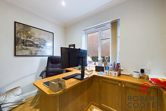 6 Bedroom Detached House To Rent In East Towers, Pinner, HA5