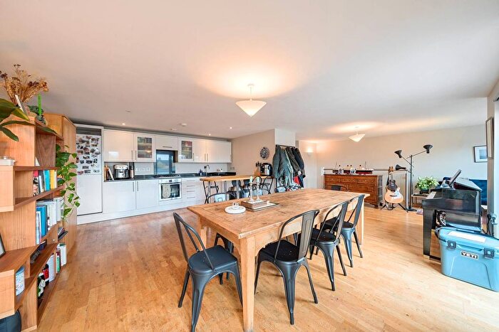 2 Bedroom Flat For Sale In Holloway Road, Holloway, London, N7