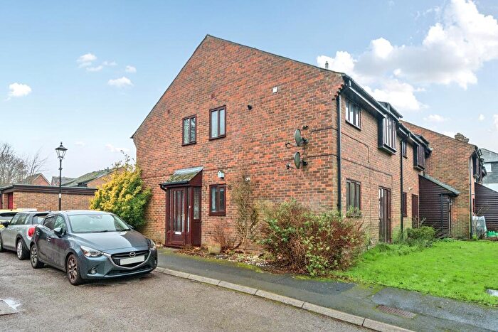 2 Bedroom Flat For Sale In Liphook, GU30