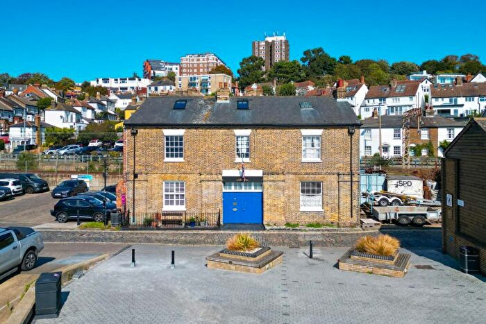 4 Bedroom Semi-Detached House For Sale In The Old Custom House, Old Leigh, SS9