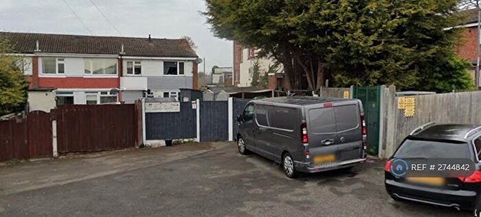 4 Bedroom Semi Detached House To Rent In Deptford Crescent, Nottingham, NG6