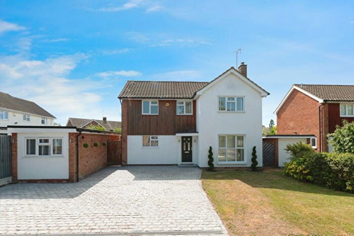 3 Bedroom Detached House For Sale In Swallow Dale, Basildon, Essex, SS16