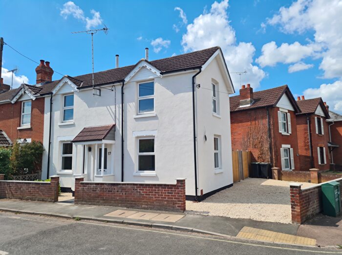 3 Bedroom Semi-Detached House For Sale In Haselbury Road, Central Totton, SO40