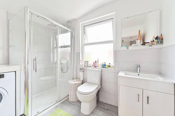1 Bedroom Flat To Rent In Natal Road, Streatham Common, London, SW16