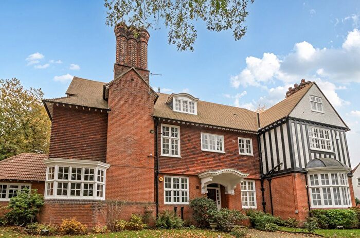 4 Bedroom Flat For Sale In Bonchester Close, Chislehurst, Kent, BR7