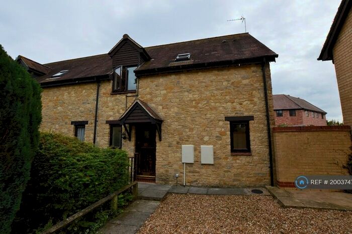 3 Bedroom End Of Terrace House To Rent In Hipwell Court, Olney, MK46