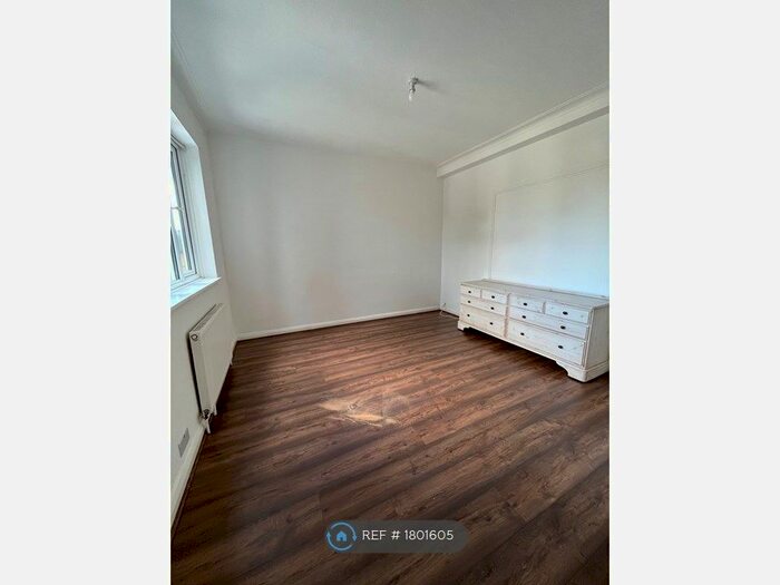 4 Bedroom Flat To Rent In Cockfosters Road, Barnet, EN4