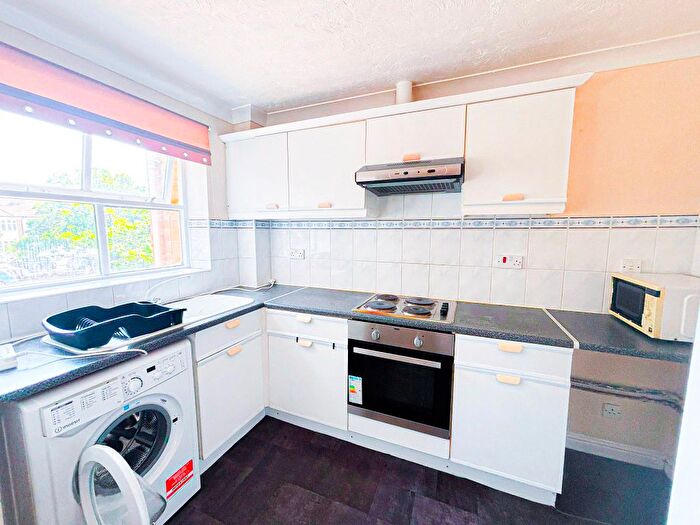 1 Bedroom Flat To Rent In Flat Churchill Court, Albert Road, Ilford, Uk, IG1