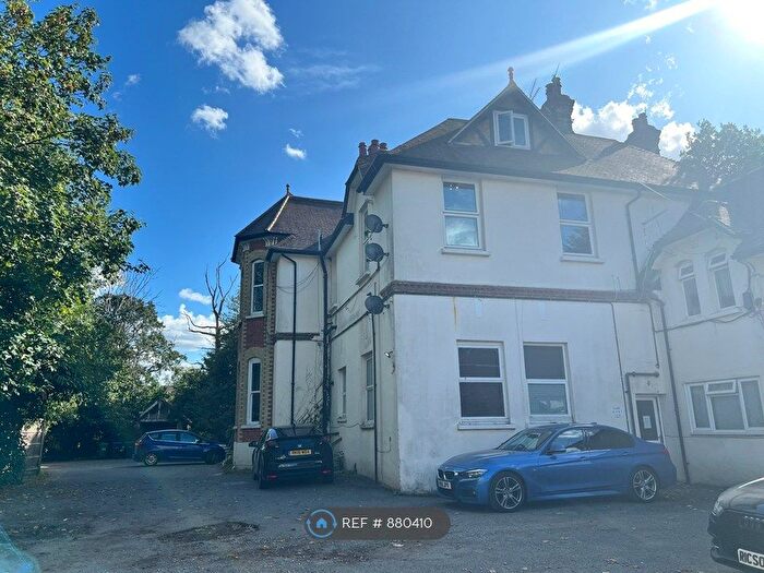 1 Bedroom Flat To Rent In Oatlands, Horley, RH6