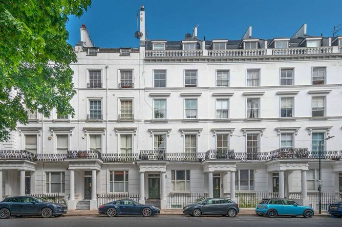 3 Bedroom Flat To Rent In Craven Hill Gardens, Lancaster Gate, London, W2