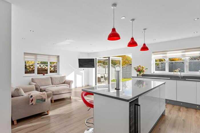 4 Bedroom Detached House For Sale In The Warren, The Green, Croydon, CR0