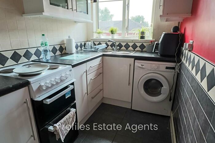 1 Bedroom Flat For Sale In Deveron Court, Hinckley, LE10