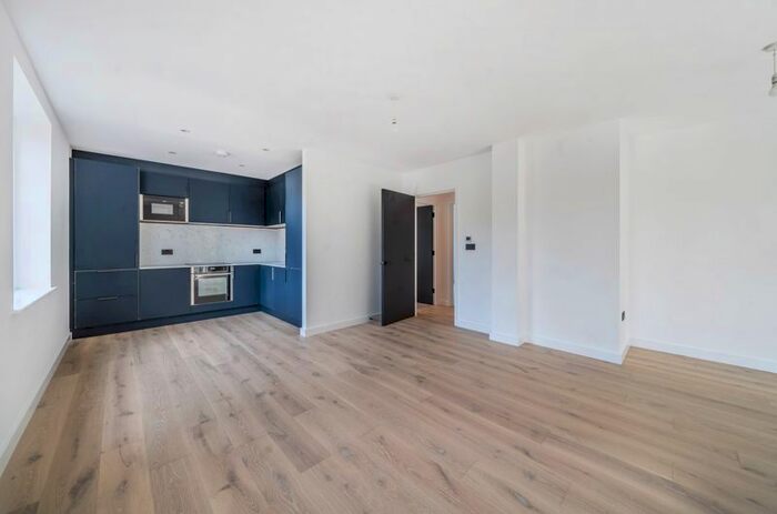 2 Bedroom Flat To Rent In Sycamores, Kenley Lane, Kenley, CR8