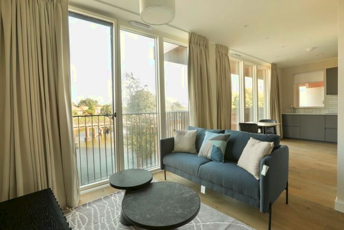 Flat To Rent In Copperworks Wharf Sugar House Island, E15