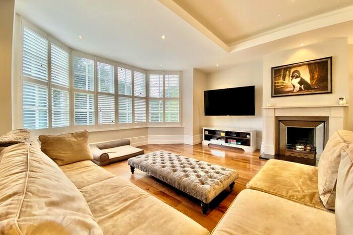 4 Bedroom Apartment To Rent In Scarcroft Grange, Leeds, LS14