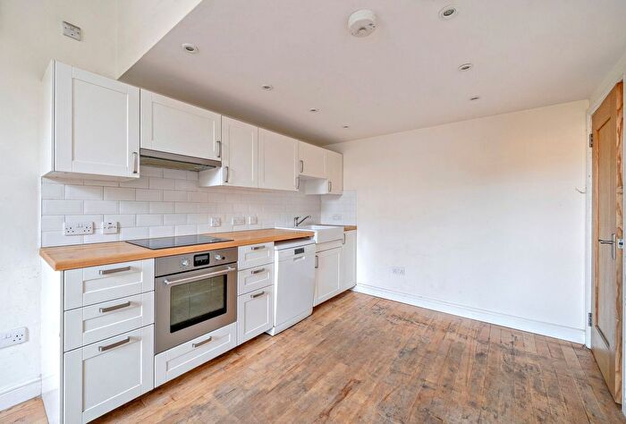 2 Bedroom Flat To Rent In Merrywalks, Stroud, Gloucestershire, GL5